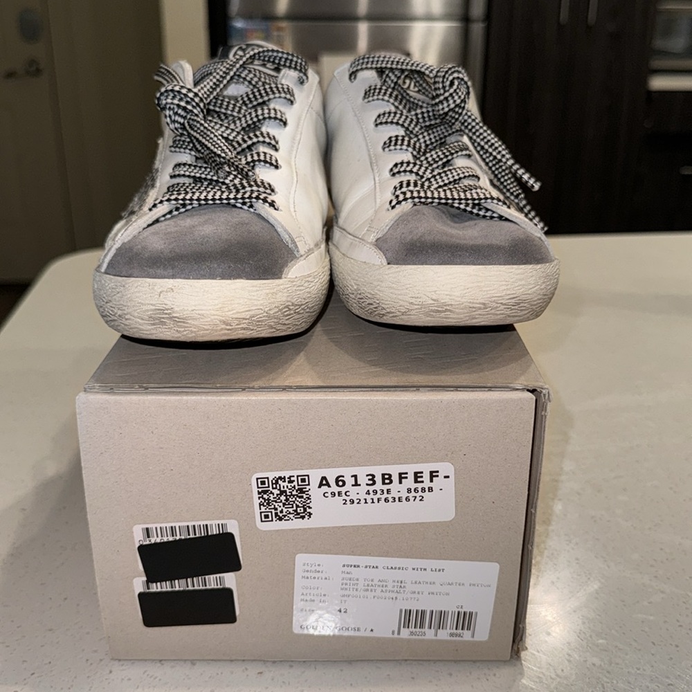 Size 42 Golden Goose Super-Star Classic, Grey python. - Picture 5 of 5